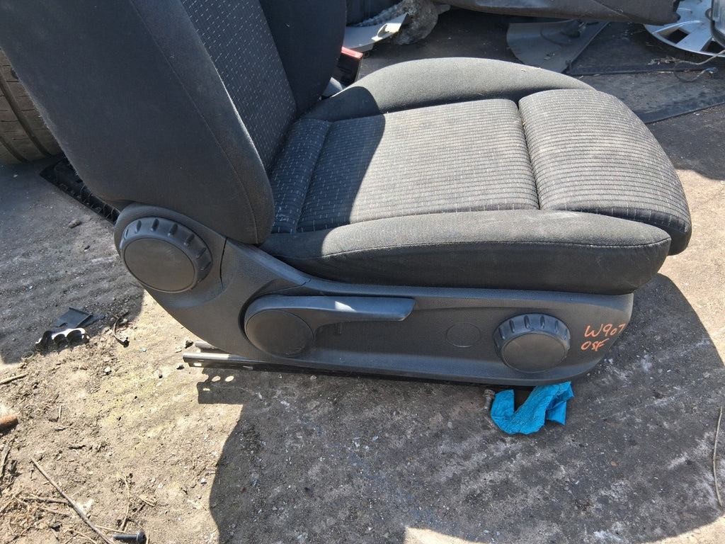 2018 MERCEDES SPRINTER W907 OSF DRIVER SIDE FRONT RIGHT FABRIC SEAT