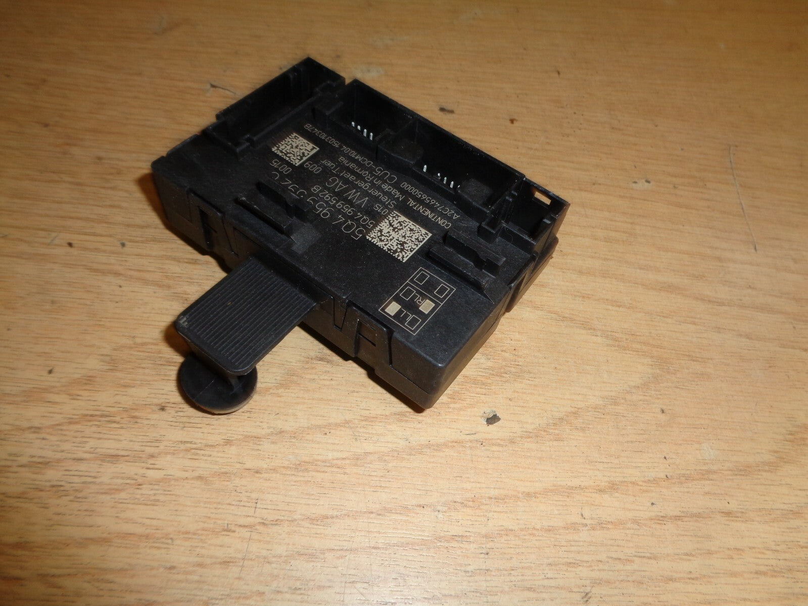 VW VOLKSWAGEN GOLF 2002 MK7 FRONT LEFT PASSENGER SIDE DOOR CONTROL  5Q4959592C