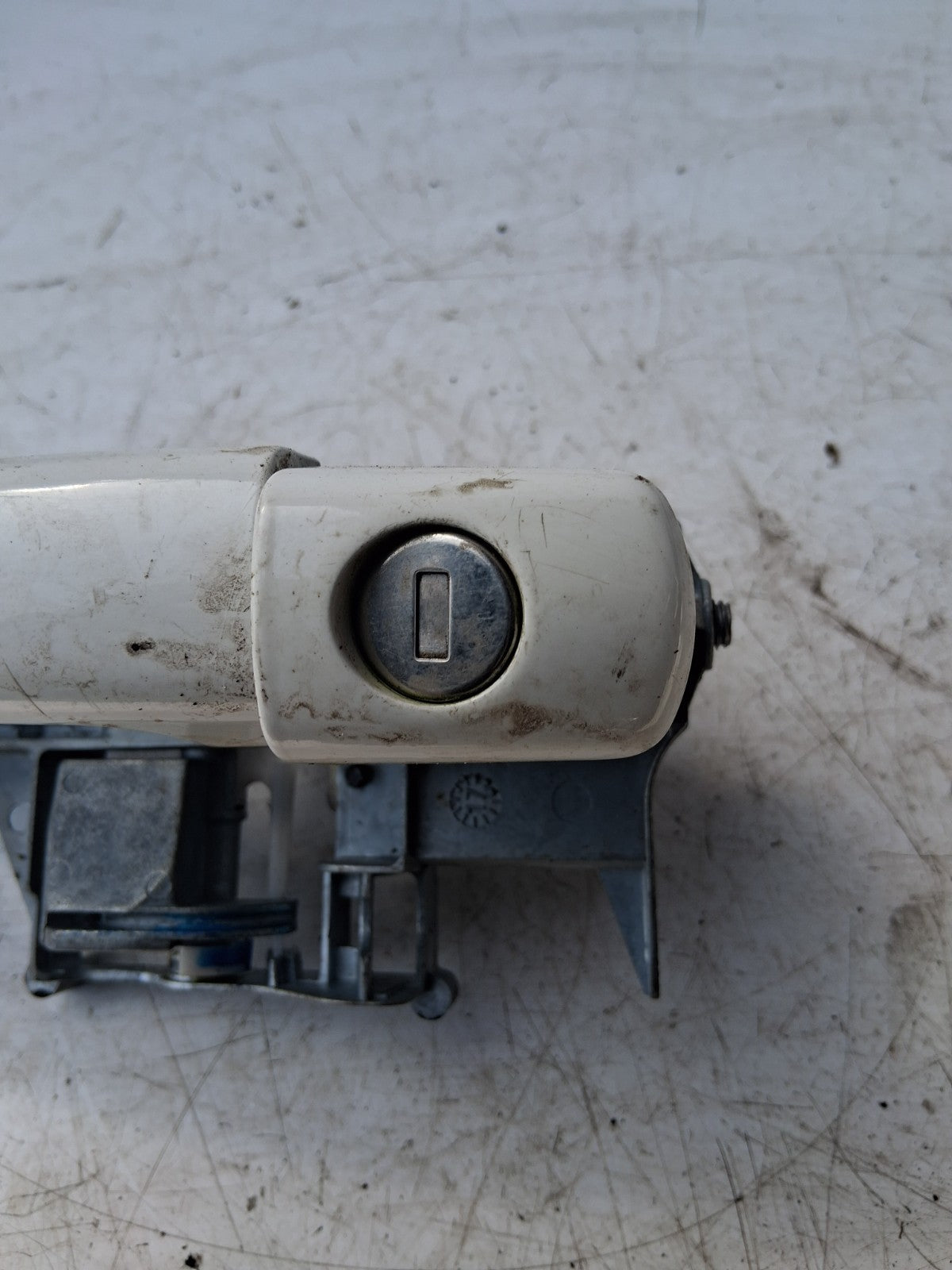 2012 PEUGEOT 208 EXTERIOR DOOR HANDLE 1185DAC06