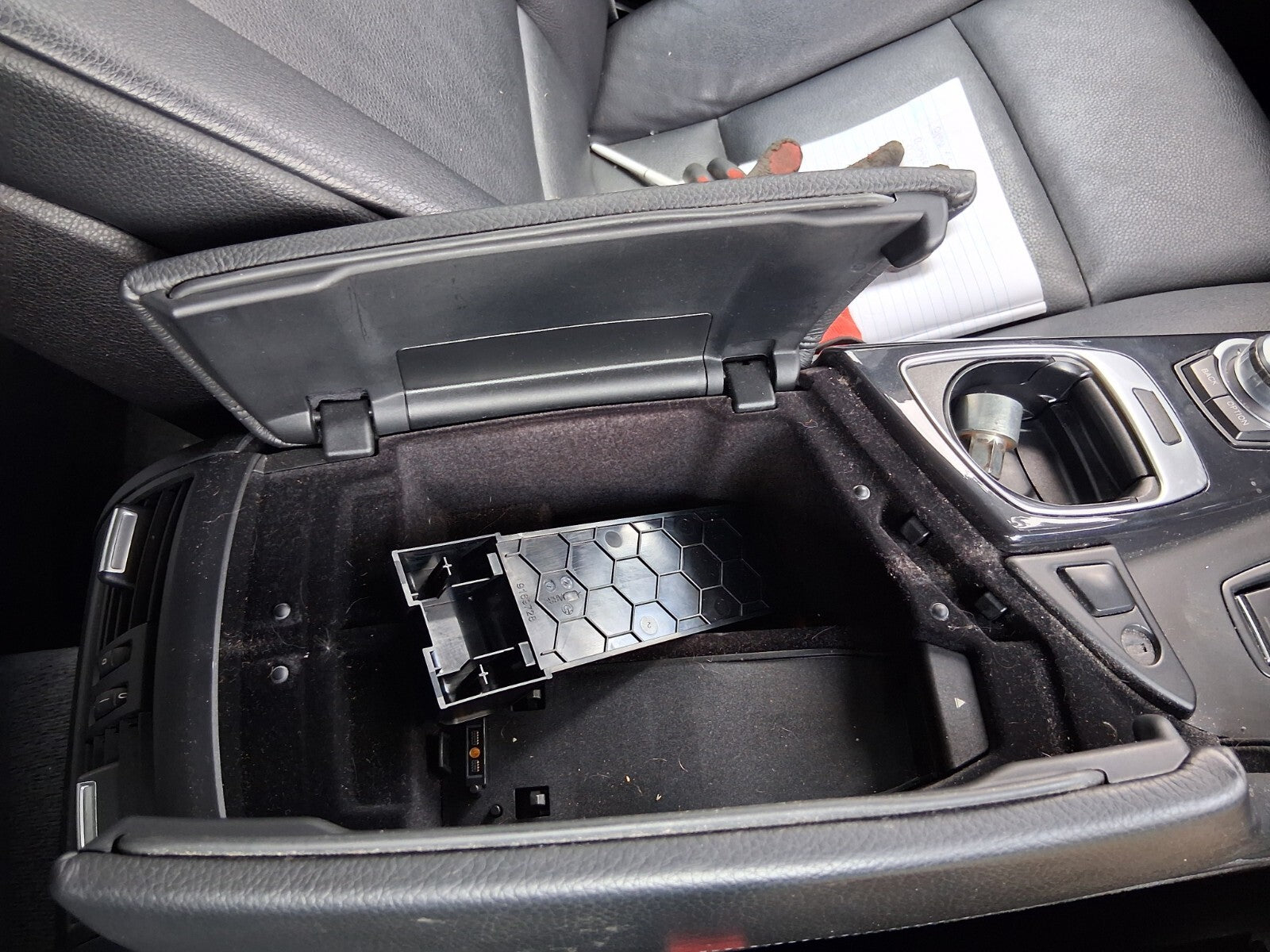 2012 BMW 5 SERIES F10 CENTRE CONSOLE LEATHER ARM REST
