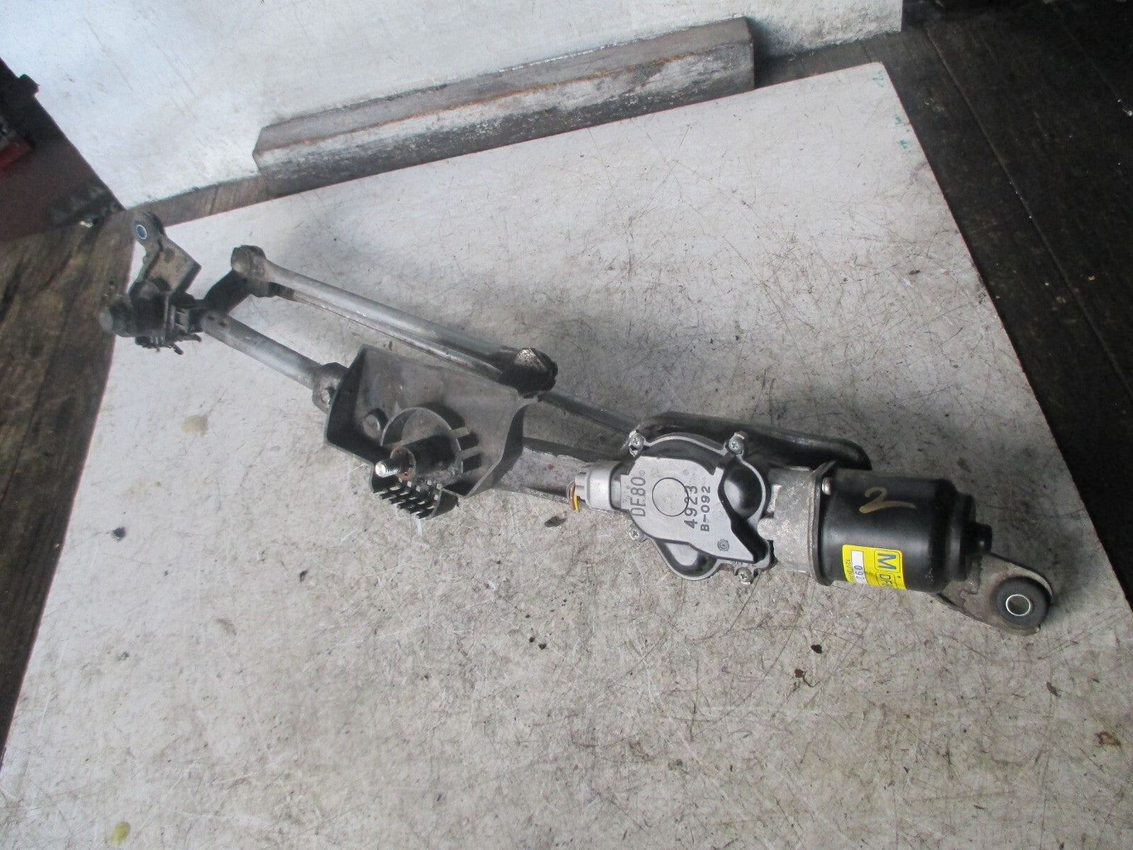 MAZDA 2 MK2 2014 FRONT WINDSCREEN WIPER MOTOR