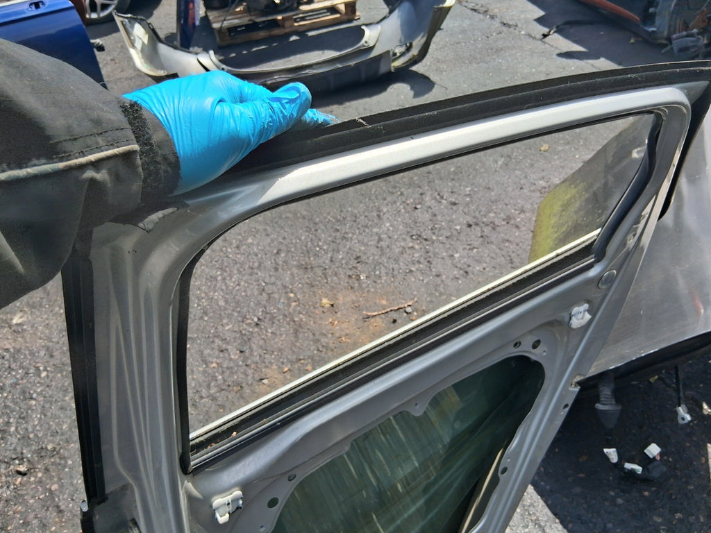 2016 VOLVO V40 D3 OSR DRIVER SIDE REAR RIGHT BARE DOOR SILVER