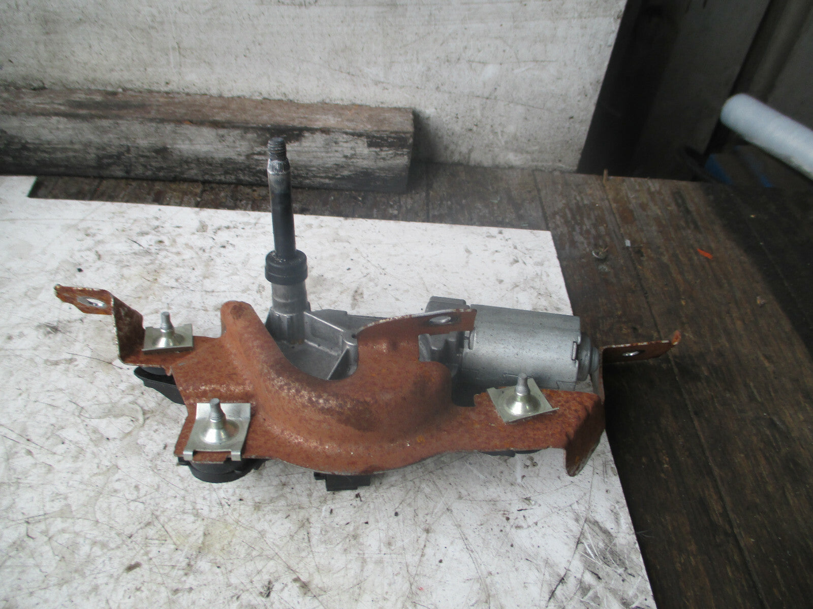 FORD FIESTA MK7 2014 REAR WINDSCREN WIPER MOTOR 8A61A17K441AE