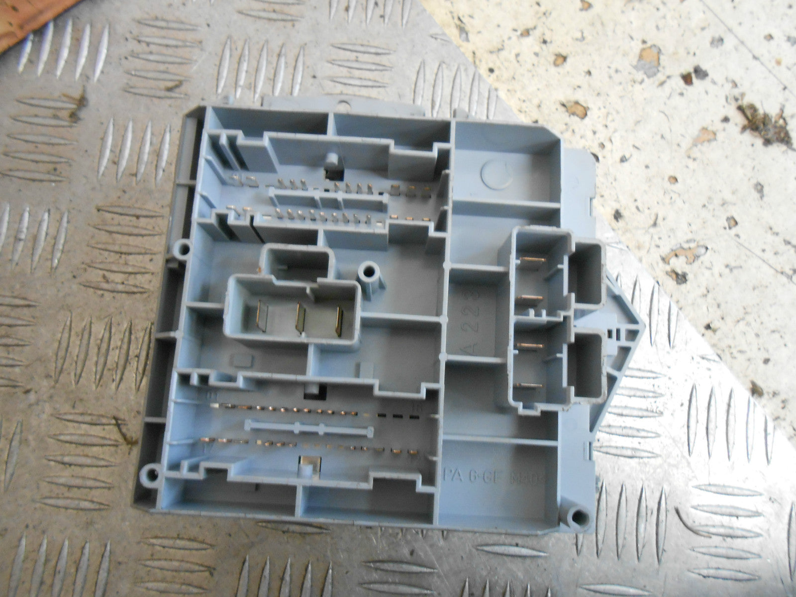 ALFA ROMEO 147 2006 1.6 16V FUSE BOX RELAY BOARD ASSEMBLY 46558759