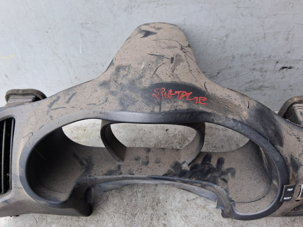 KIA SPORTAGE MK3 2012 FRONT DASHBOARD CENTRE AIR VENT TRIM PANEL
