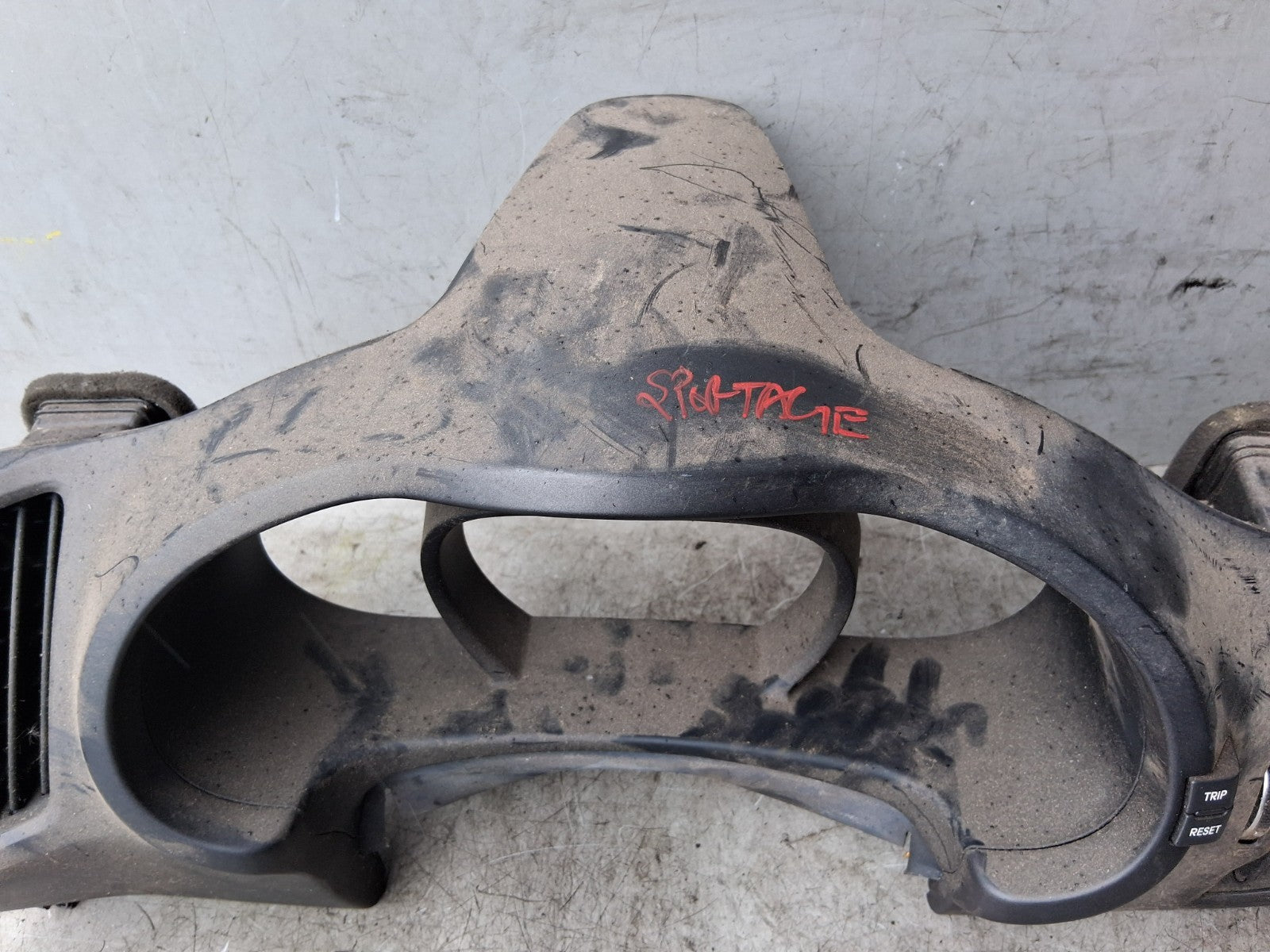 KIA SPORTAGE MK3 2012 FRONT DASHBOARD CENTRE AIR VENT TRIM PANEL