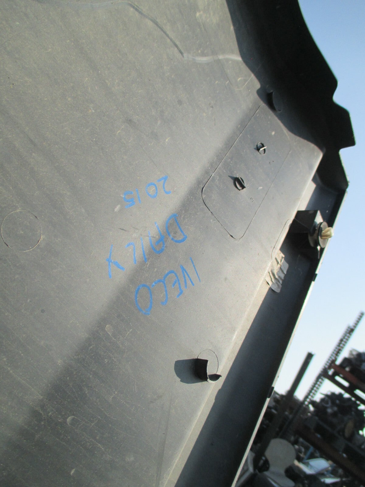 IVECO DAILY MK5 2015 DRIVER OFF SIDE MIDDLE TRIM MOULDING 500326827