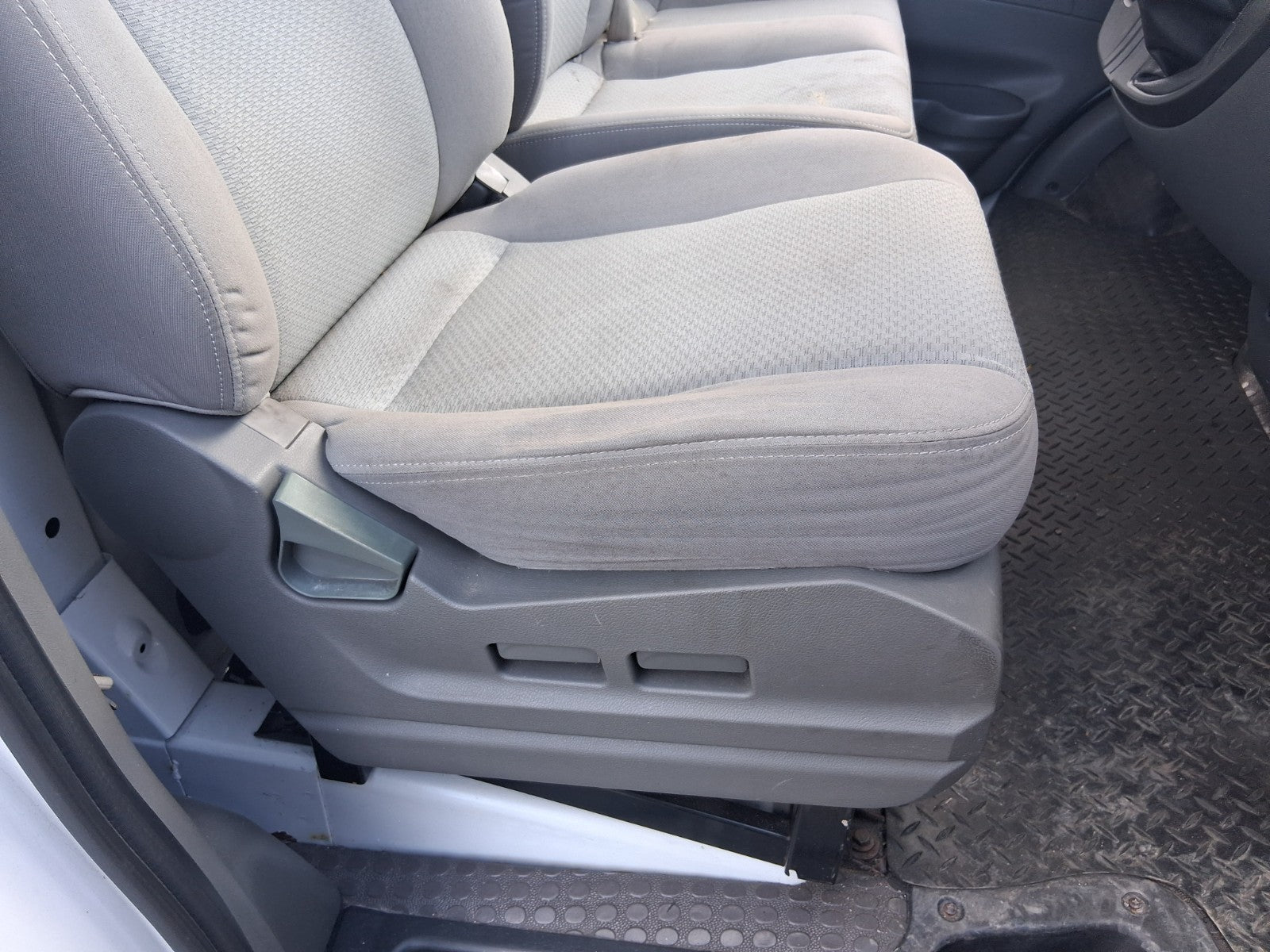 2020 SAIC LDV V80 OSF DRIVER SIDE FRONT RIGHT FABRIC COMPLETE SEAT