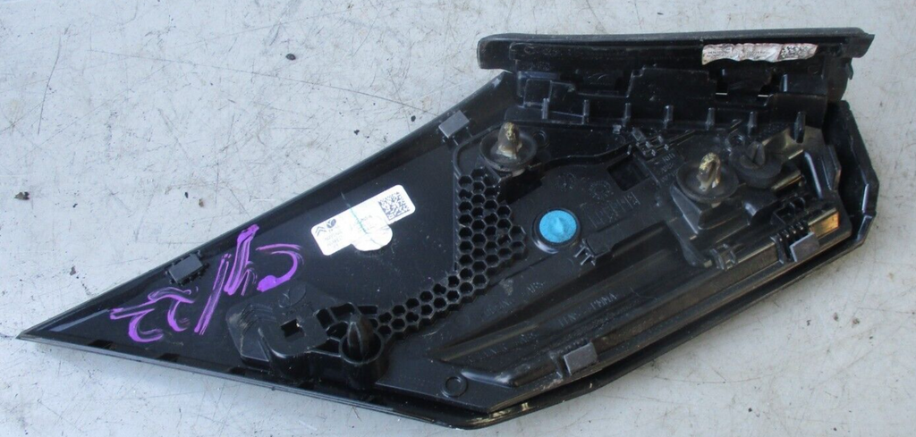 CITROEN C4 MK3 2022 OSR DRIVER SIDE REAR INNER BOOTLID TAIL LIGHT 9835109680