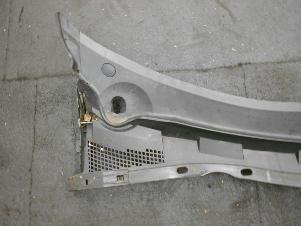 MAZDA 3 BK 2005 SCUTTLE PANEL WINDSCREEN WIPER SURROUND TRIM B32H507R1