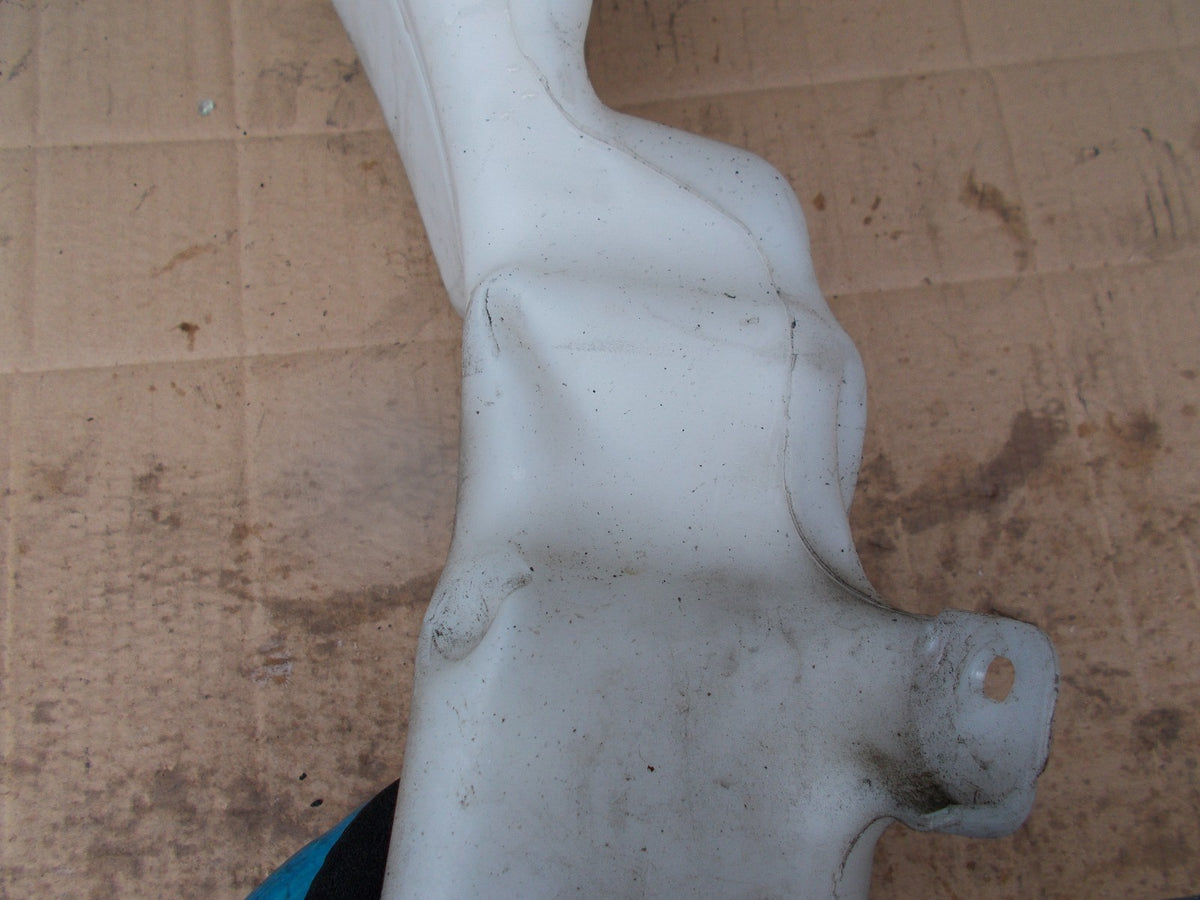 2015 FORD FIESTA MK6 WINDSCREEN WASHER BOTTLE 8A6117B613AF