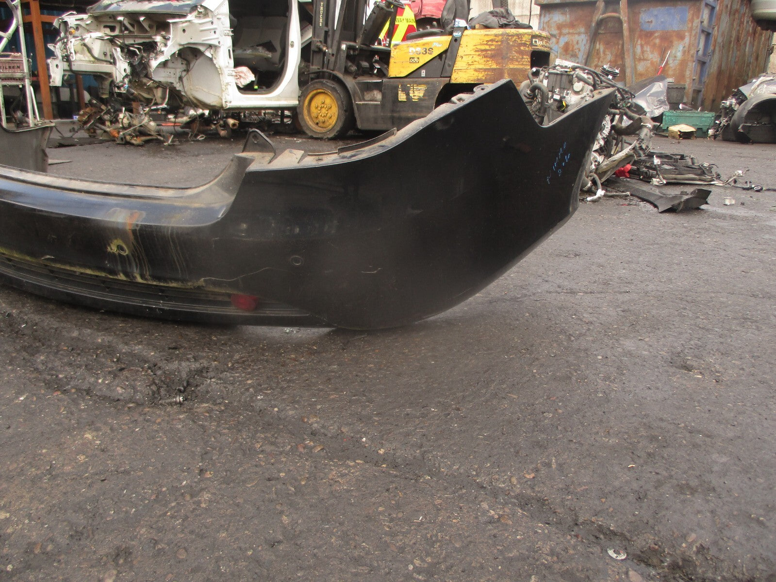 2010 FORD DORCHESTER COLEMAN MILNE REAR BUMPER COMPLETE BLACK