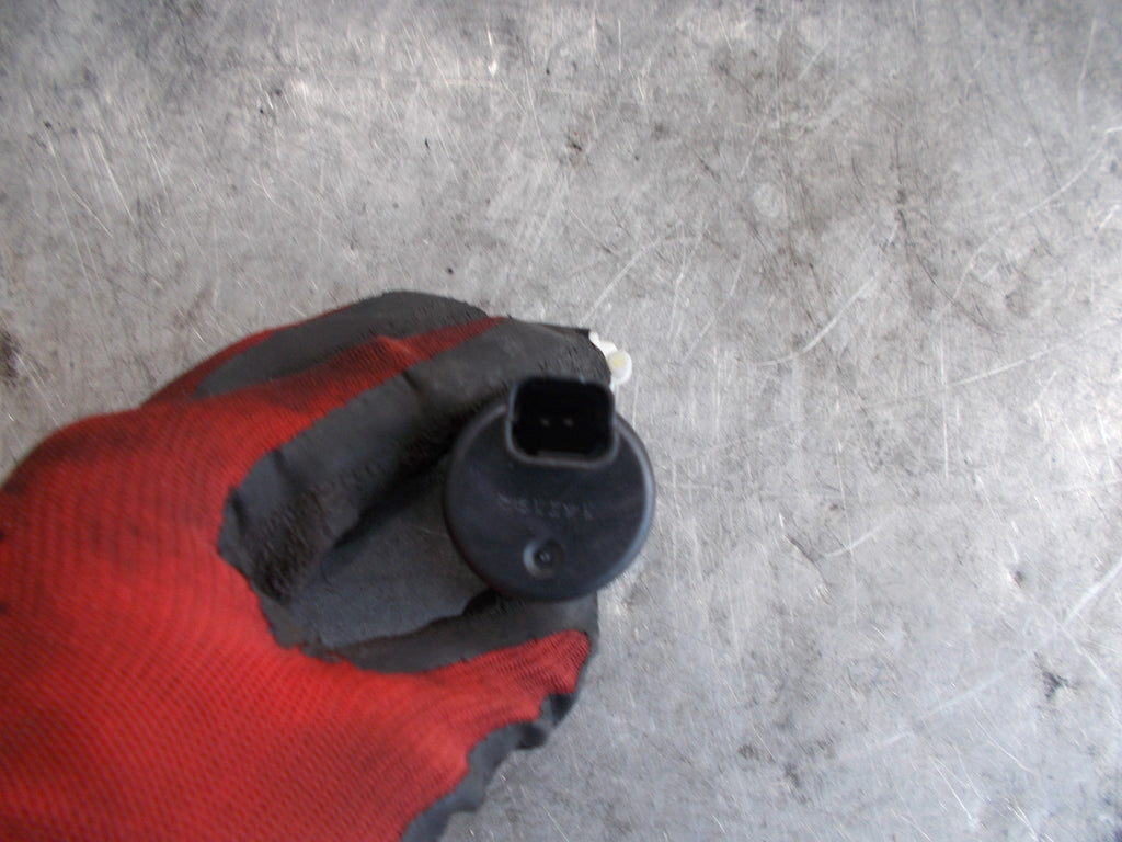 2008 PEUGEOT 107 FRONT WINDSCREEN WASHER JET 8200031805/ 7700430078