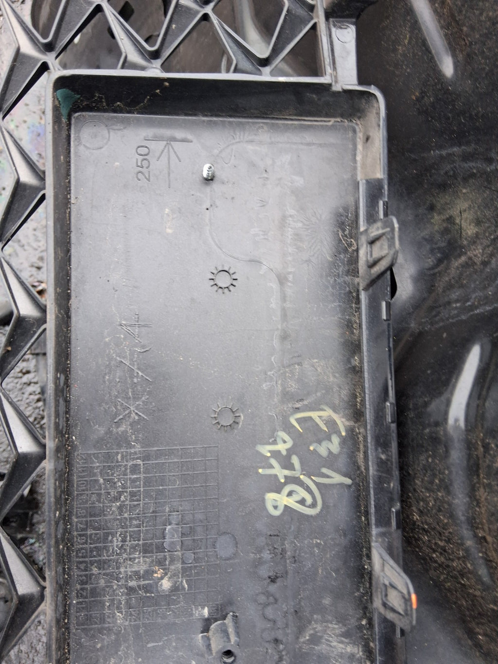 2024 DS AUTOMOBILES DS 7 FRONT BUMPER RADIATOR GRILL GRILLE 98419790