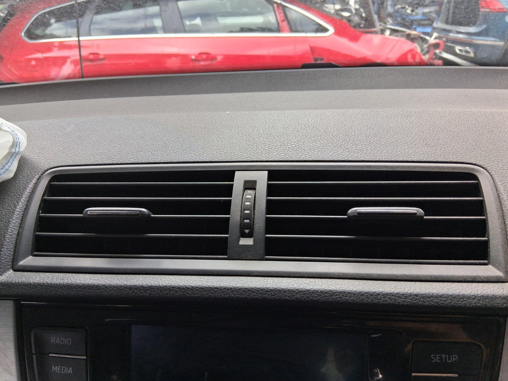 2019 SKODA FABIA MK3 NJ FRONT DASHBOARD CENTRE AIR VENT