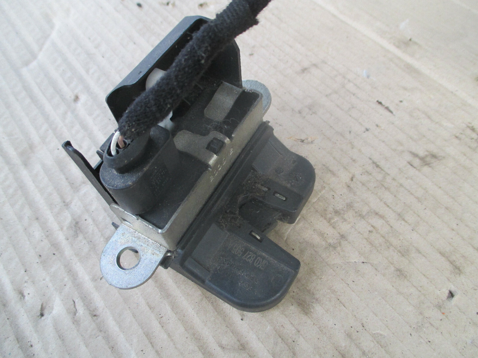 VW VOLKSWAGEN GOLF MK6 2012 REAR BOOTLID LOCK CATCH ACTUATOR MECHNAISM