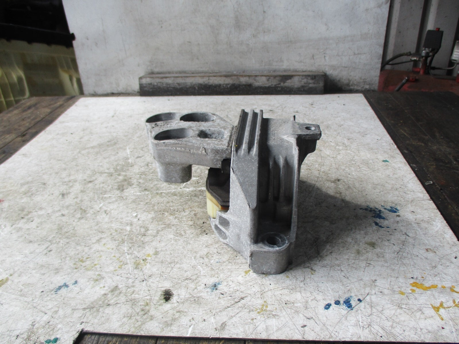 MERCEDES A CLASS 2016 W176 NSF PASSENGER SIDE ENGINE MOUNT A2462400217