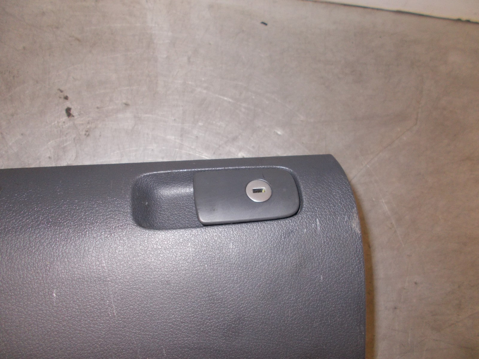 VW VOLKSWAGEN GOLF PLUS 2005 MK5 GREY GLOVE BOX 5M2857097L
