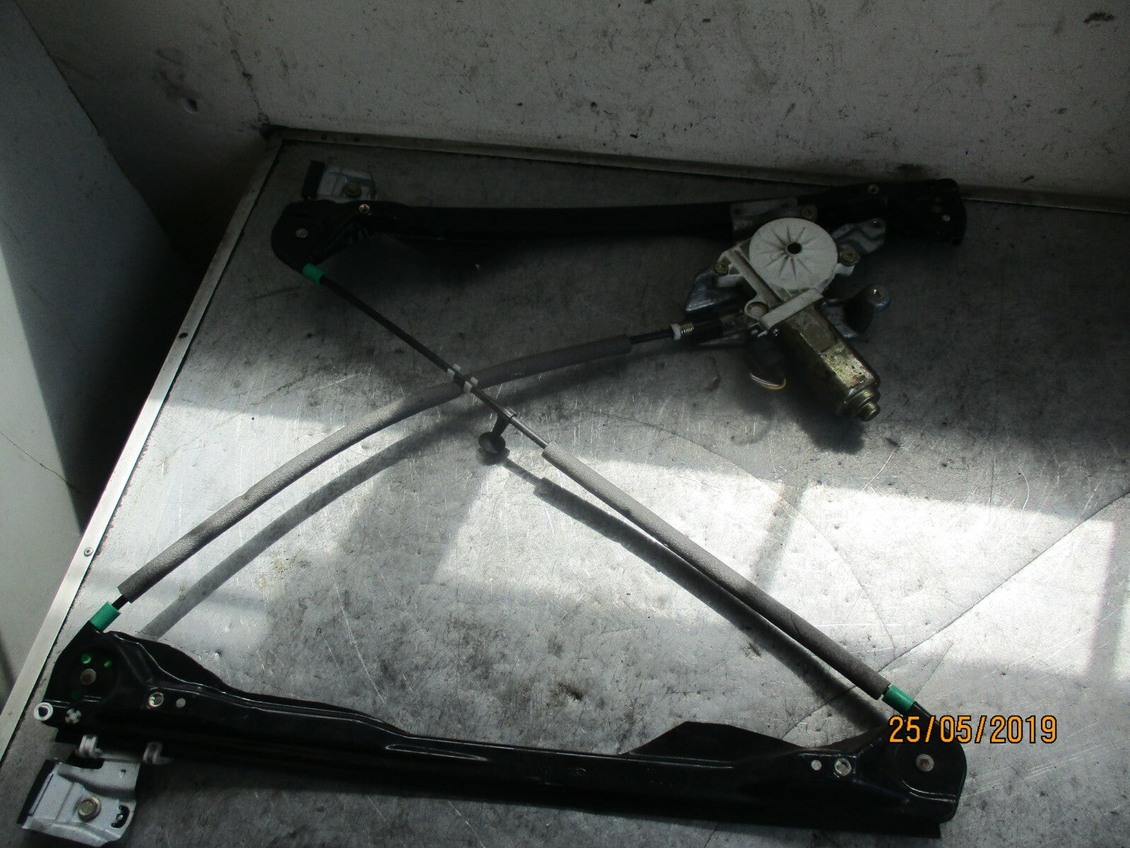 FORD FOCUS MK1 NSF PASSENGER FRONT WINDOW MOTOR XS41282J1