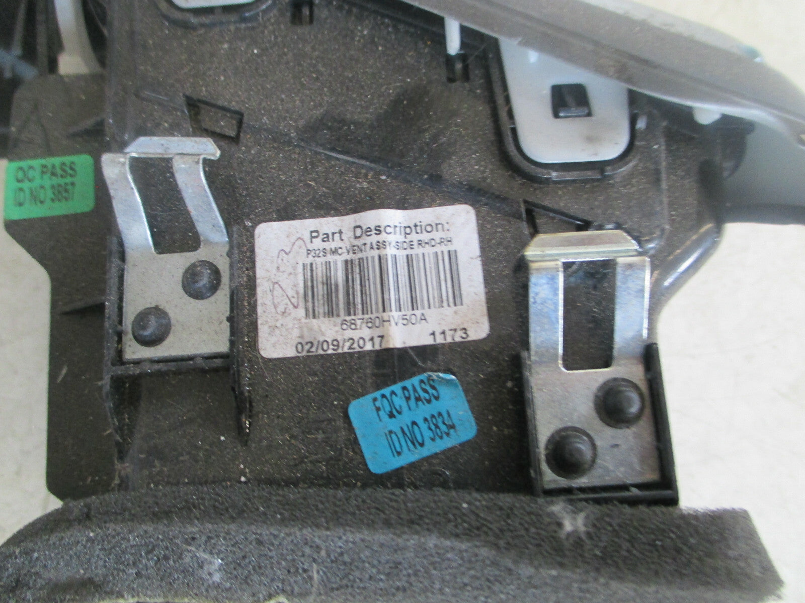 NISSAN QASHQAI J11 2017 MK2 OSF DRIVER SIDE FRONT AIR VENT 68760HV50A