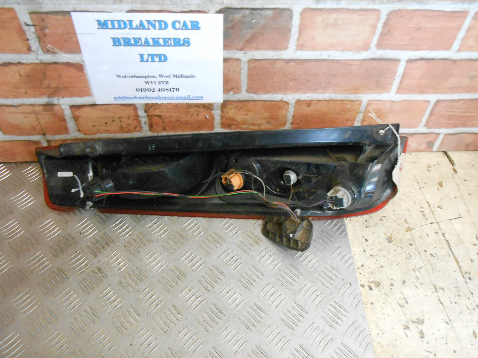 FORD FIESTA MK6 2007 3 DOOR FACELIFT OSR DRIVER REAR BRAKE LIGHT 6S61-13404-BF