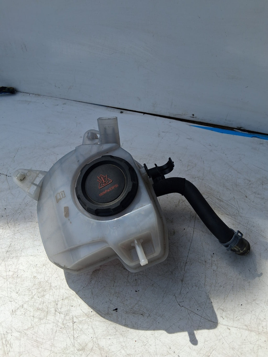 2024 VW VOLKSWAGEN HEADER COOLANT EXPANSION TANK 2Q0121407D