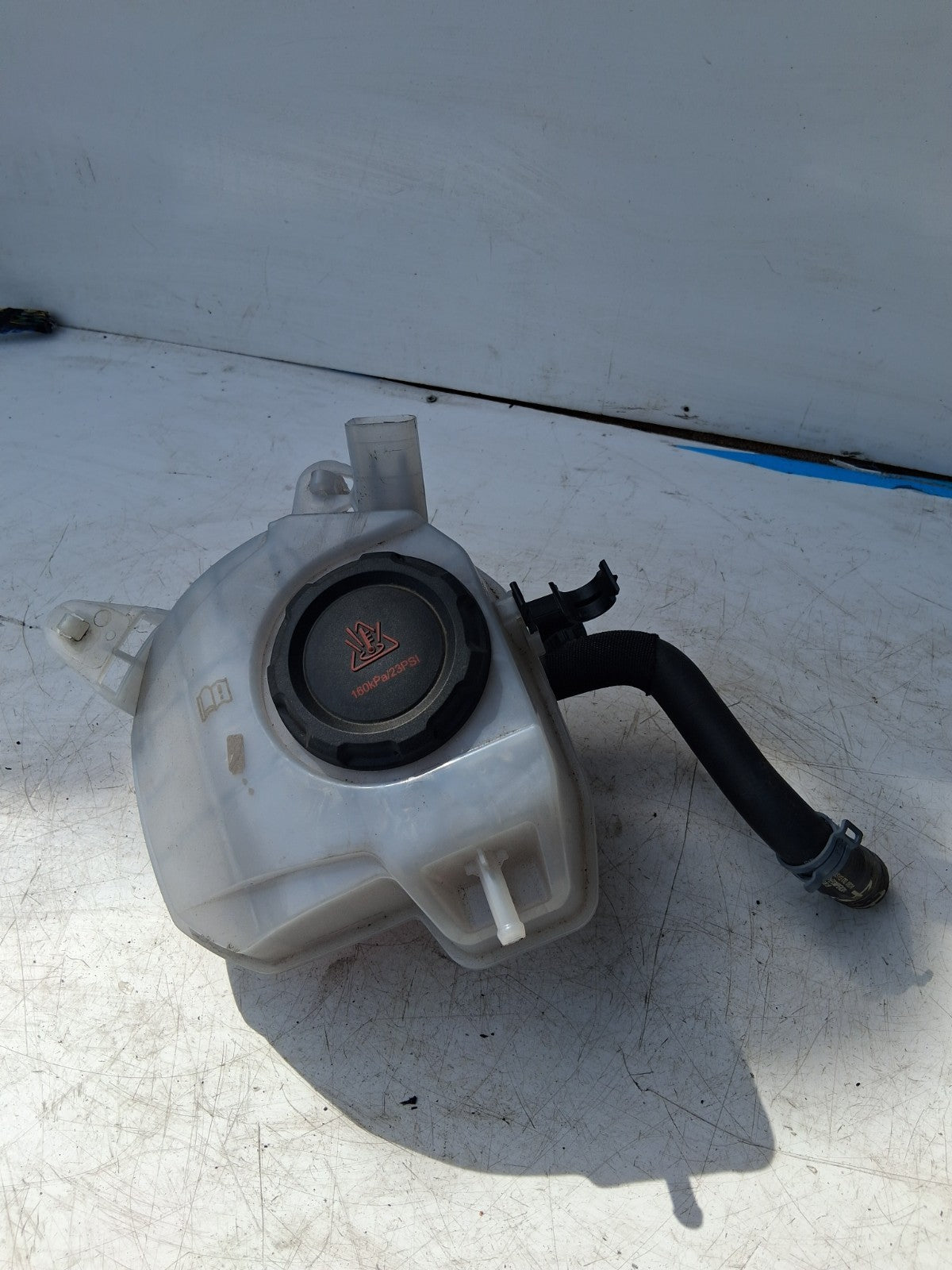 2024 VW VOLKSWAGEN HEADER COOLANT EXPANSION TANK 2Q0121407D