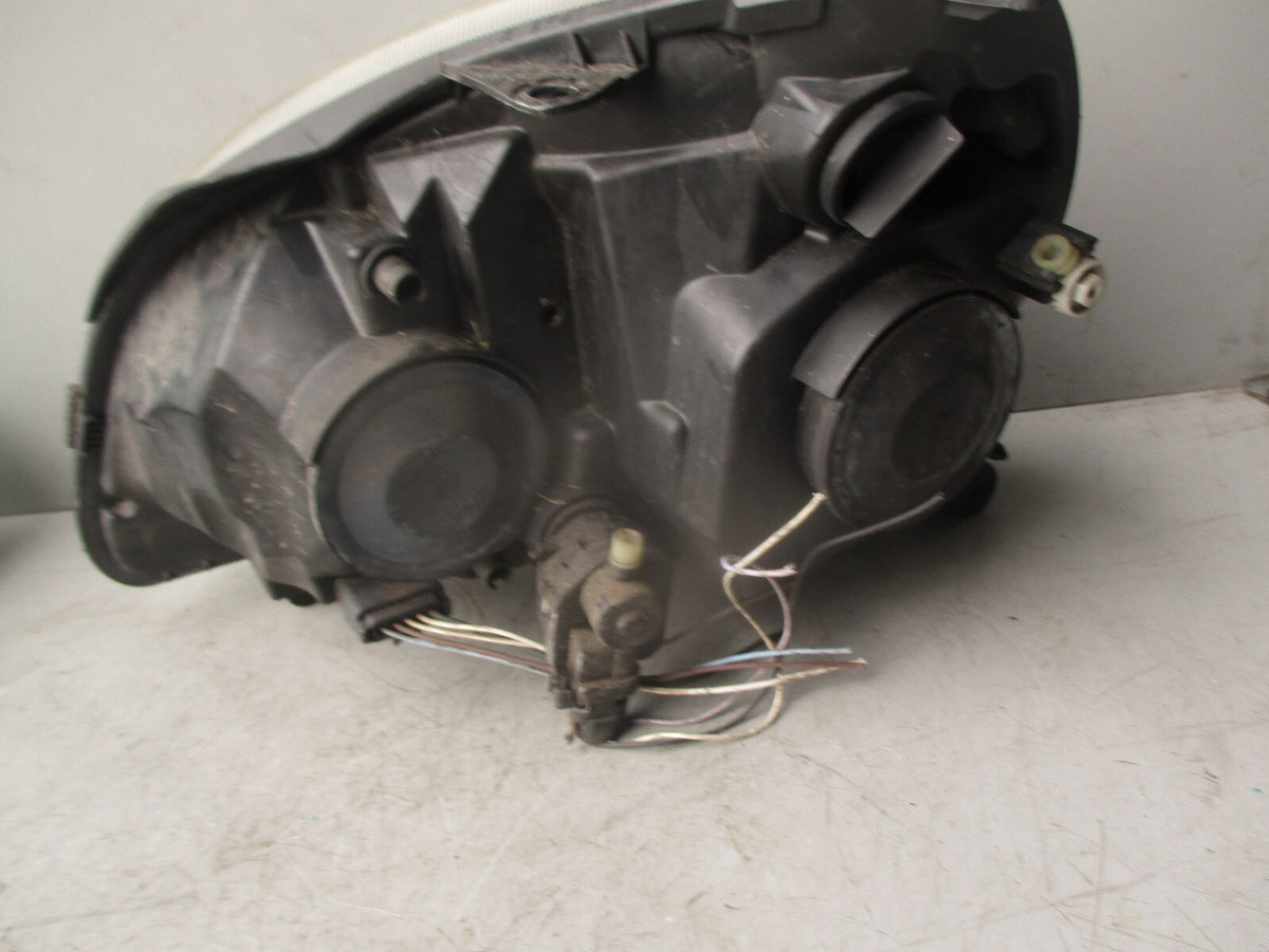 2006 RENAULT CLIO OSF DRIVER SIDE FRONT HEAD LIGHT HEAD LAMP 15602000