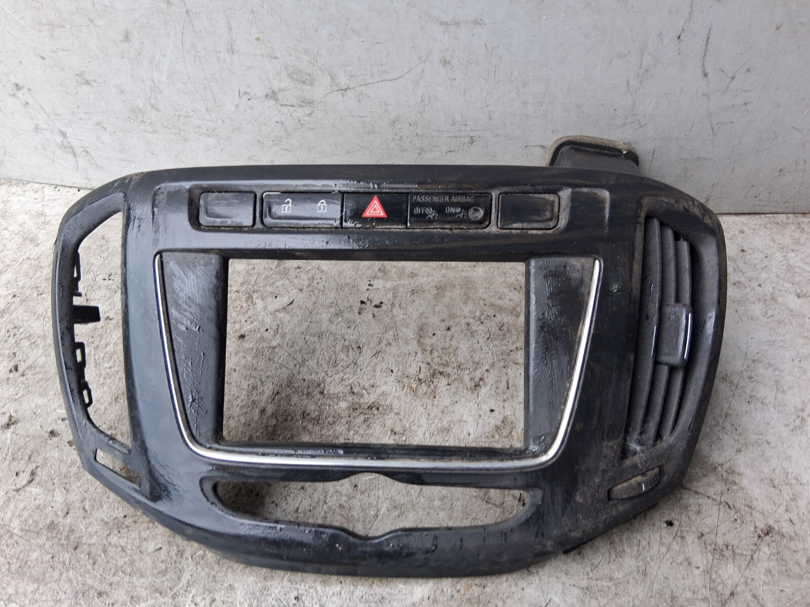 2017 VAUXHALL ZAFIRA C TOURER NSF DASHBOARD RADIO SURROUND TRIM 332910517