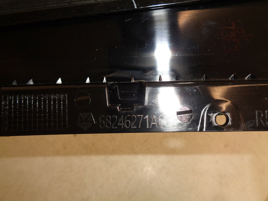JEEP COMPASS 2020 NSR PASSENGER SIDE REAR DOOR GLASS TRIM 68246271AC
