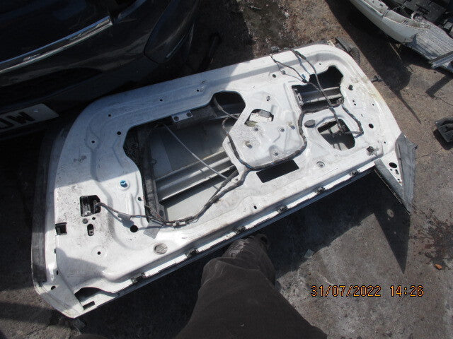 BMW 3 SERIES E92 COUPE OSF DRIVER SIDE FRONT BARE DOOR WHITE