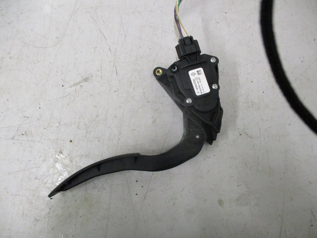 RENAULT CLIO MK4 2013 THROTTLE ACCELERATION FOOT PEDAL ASSEMBLY 180223454R