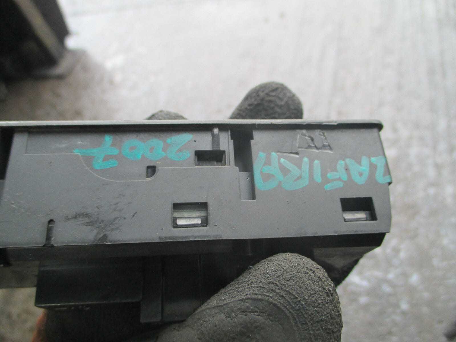 VAUXHALL ZAFIRA B ASTRA H 2007 OSF DRIVER SIDE FRONT DOOR WINDOW SWITCH 13228706