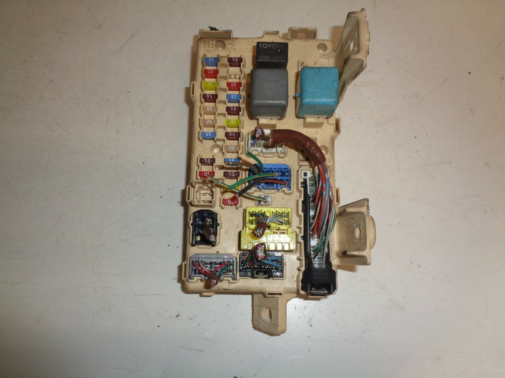 TOYOTA AVENSIS 2004 1.8 RELAY FUSE BOX CONTROL MODULE UNIT 82461CA020F