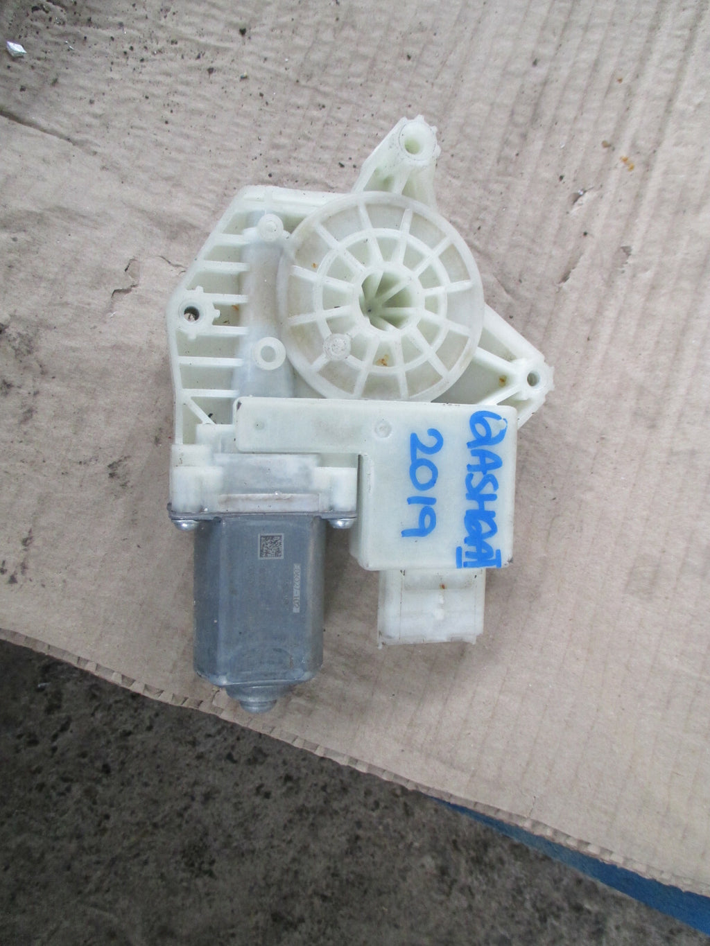 NISSAN QASHQAI MK2 J11 2019 NSF PASSENGER SIDE FRONT DOOR WINDOW MOTOR