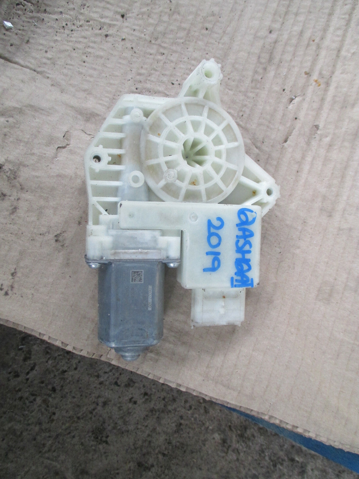 NISSAN QASHQAI MK2 J11 2019 NSF PASSENGER SIDE FRONT DOOR WINDOW MOTOR