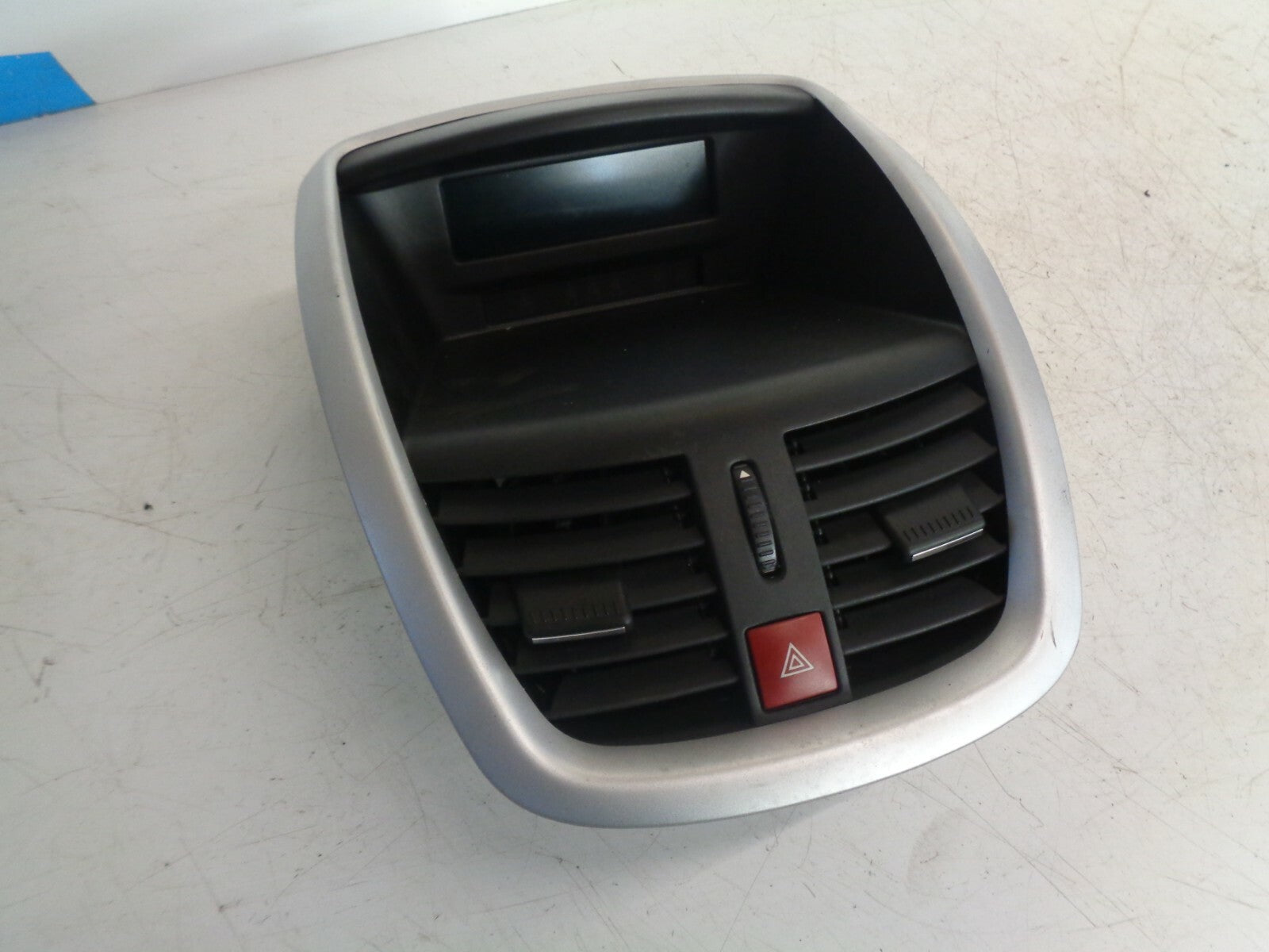PEUGEOT 207 2006-12 CENTRE DASHBOARD & AIR VENT 96724726ZD