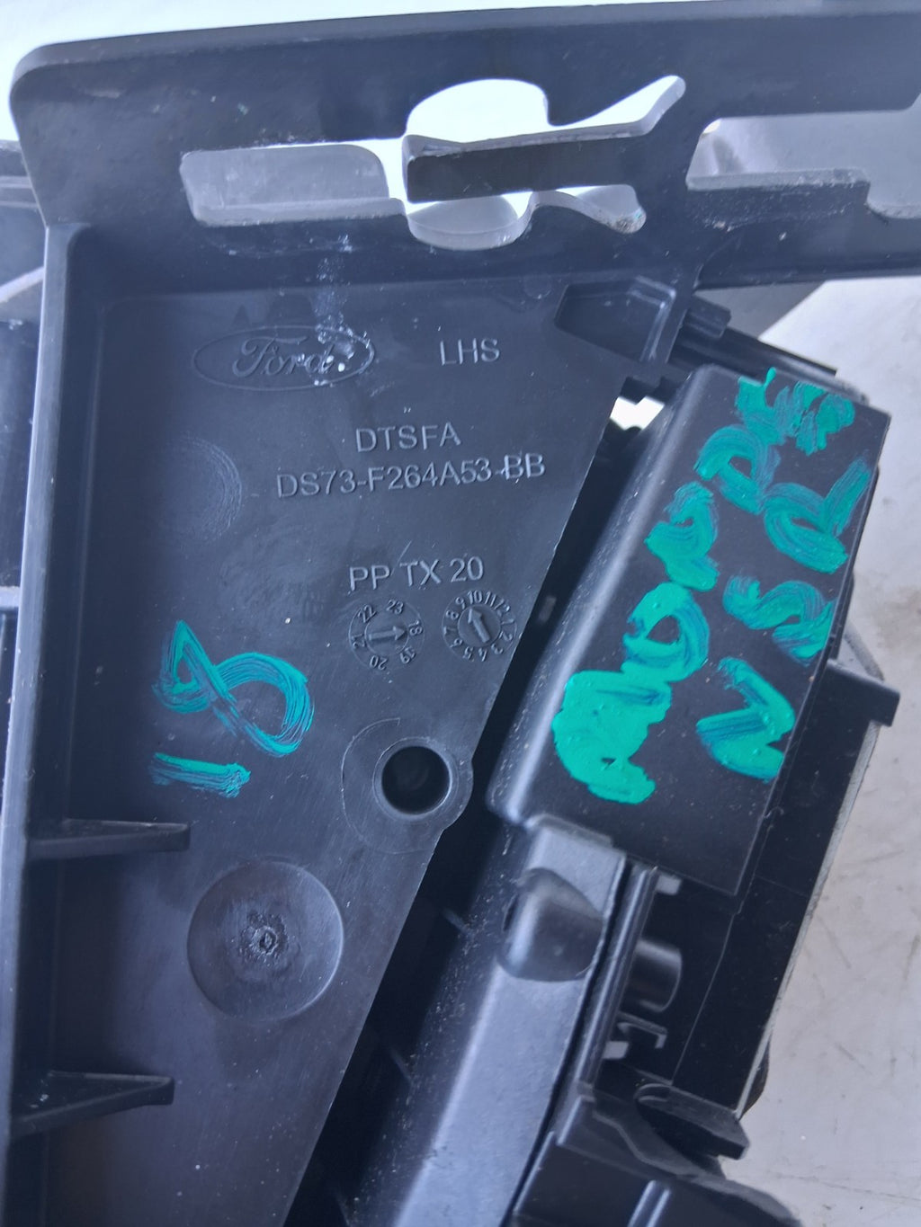 FORD MONDEO 2018 NSR NEAR PASSENGER LEFT SIDE DOOR LOCK ASSEMBLY DS73F264A53BB