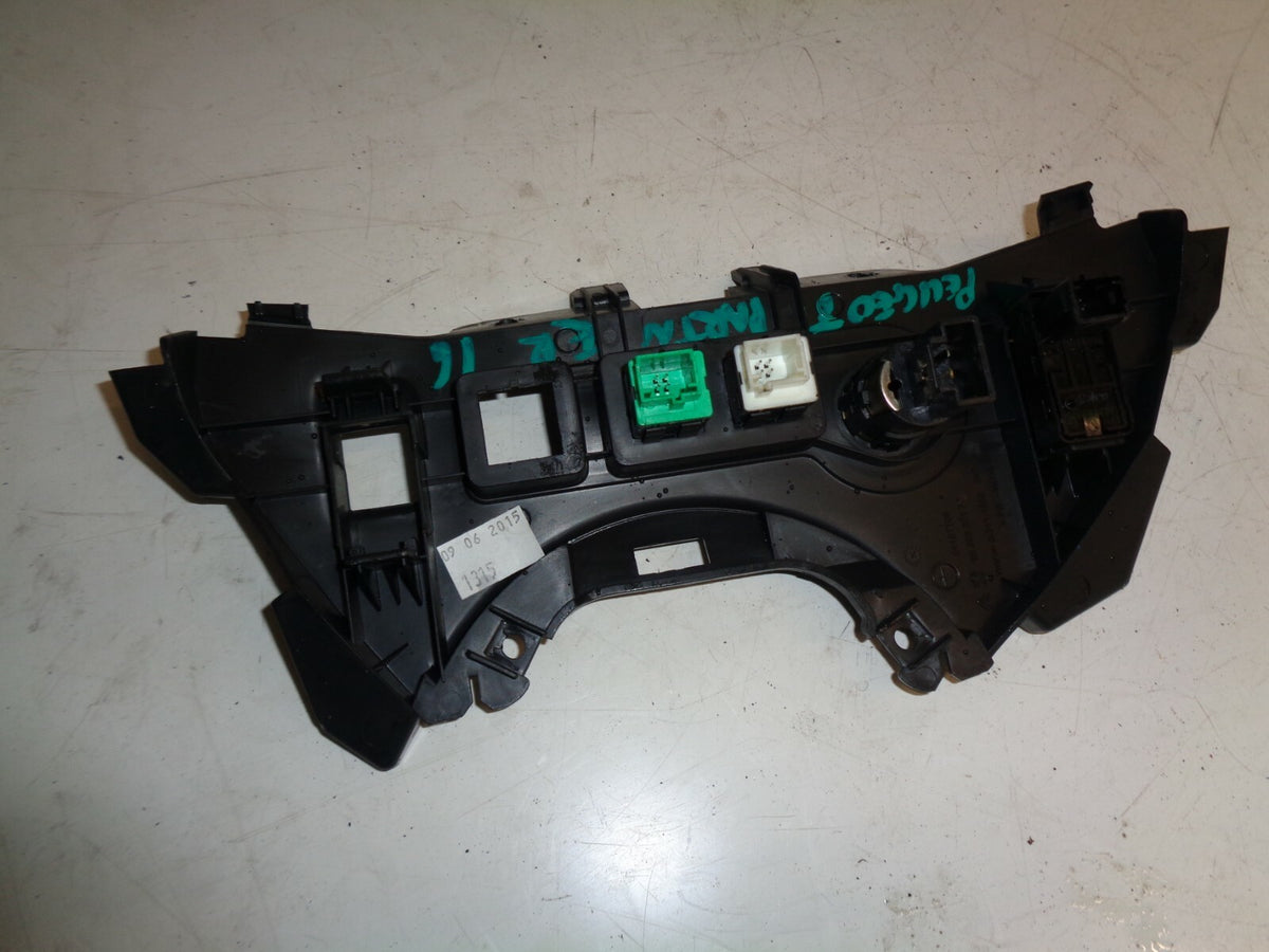 PEUGEOT PARTNER 2016 CITROEN BERLINGO MK2 CENTRE CONSOLE SWITCH SURROUND PANEL