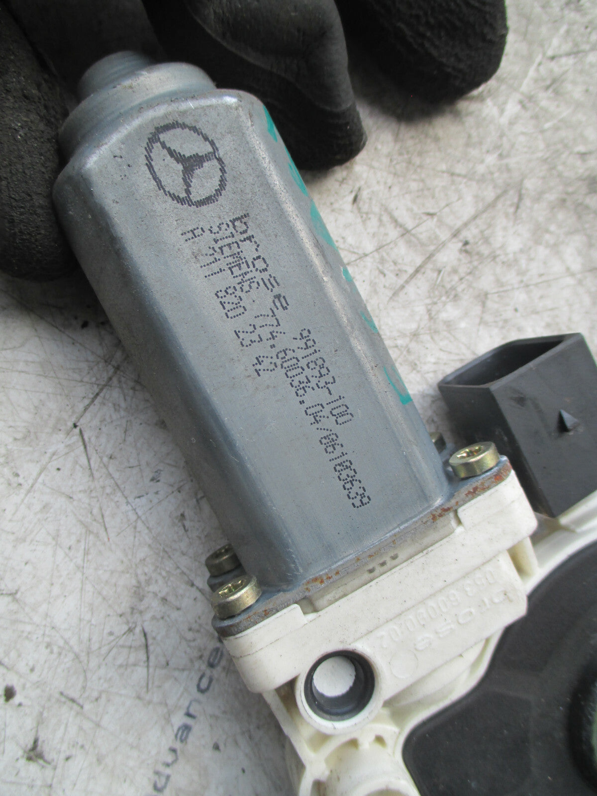 MERCEDES BENZ E CLASS W211 2004 PASSENGER REAR DOOR WINDOW MOTOR A2118202342