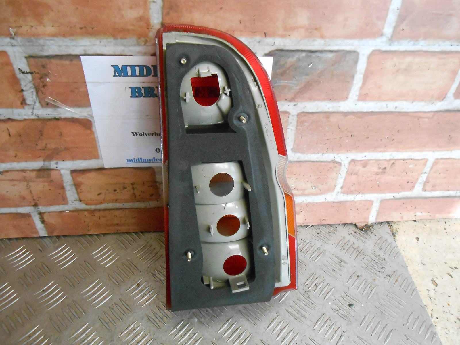FORD ESCORT MK5 ESTATE 1995 NSR PASSENGER SIDE REAR BRAKE LIGHT ASSEMBLY