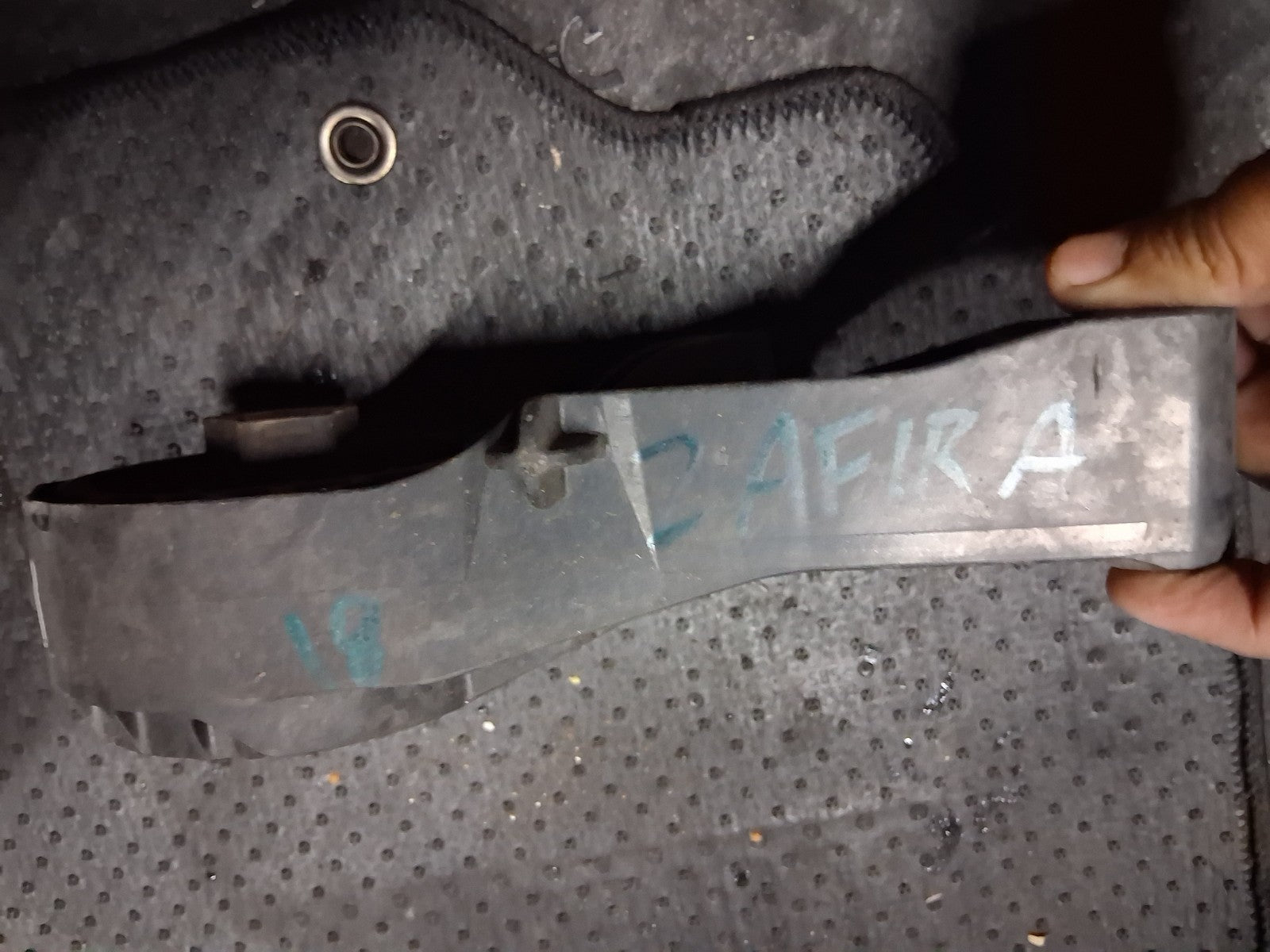 2018 VAUXHALL ZAFIRA C GEARBOX MOUNT BRACKET 2300102