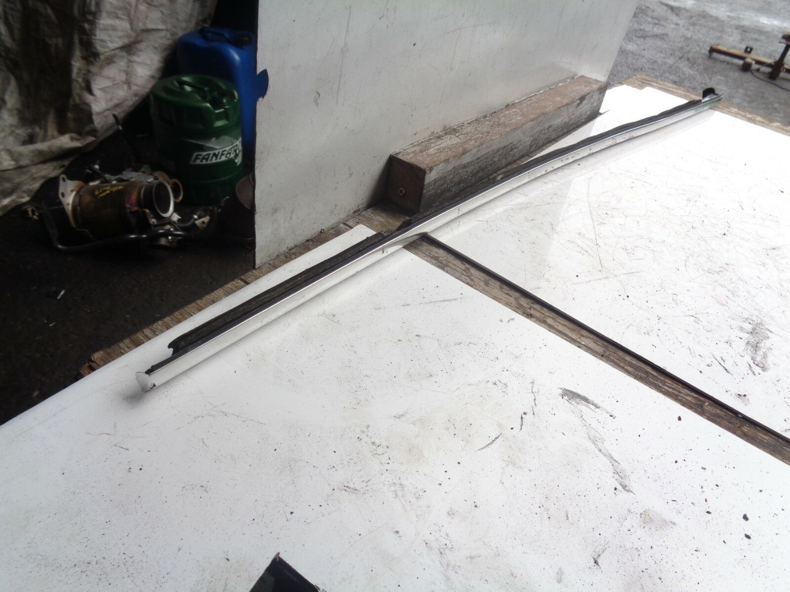 VW VOLKSWAGEN PASSAT 2018 DRIVER SIDE REAR DOOR WINDOW CHROME PANEL 3g9839476d
