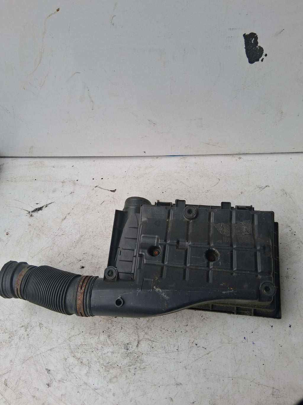 VW VOLKSWAGEN GOLF PETROL AIR FILTER BOX 04E129611G