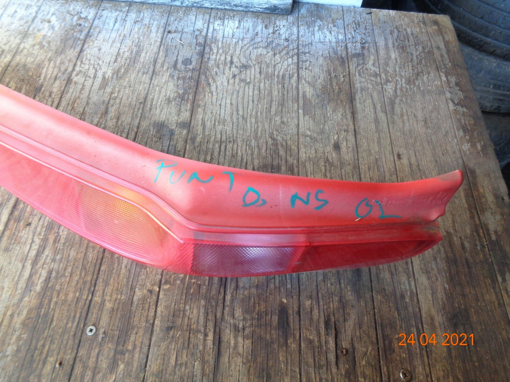 FIAT PUNTO 3 DOOR 2001 NSR PASSENGER SIDE REAR BRAKE TAIL LIGHT CLUSTER ASSEMBLY