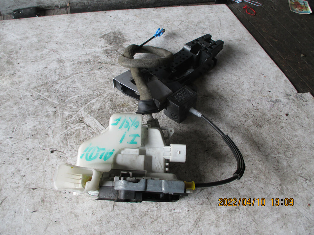 AUDI A1 2015 5 DOOR 8X OSF DRIVER SIDE FRONT DOOR LOCK MECHANISM