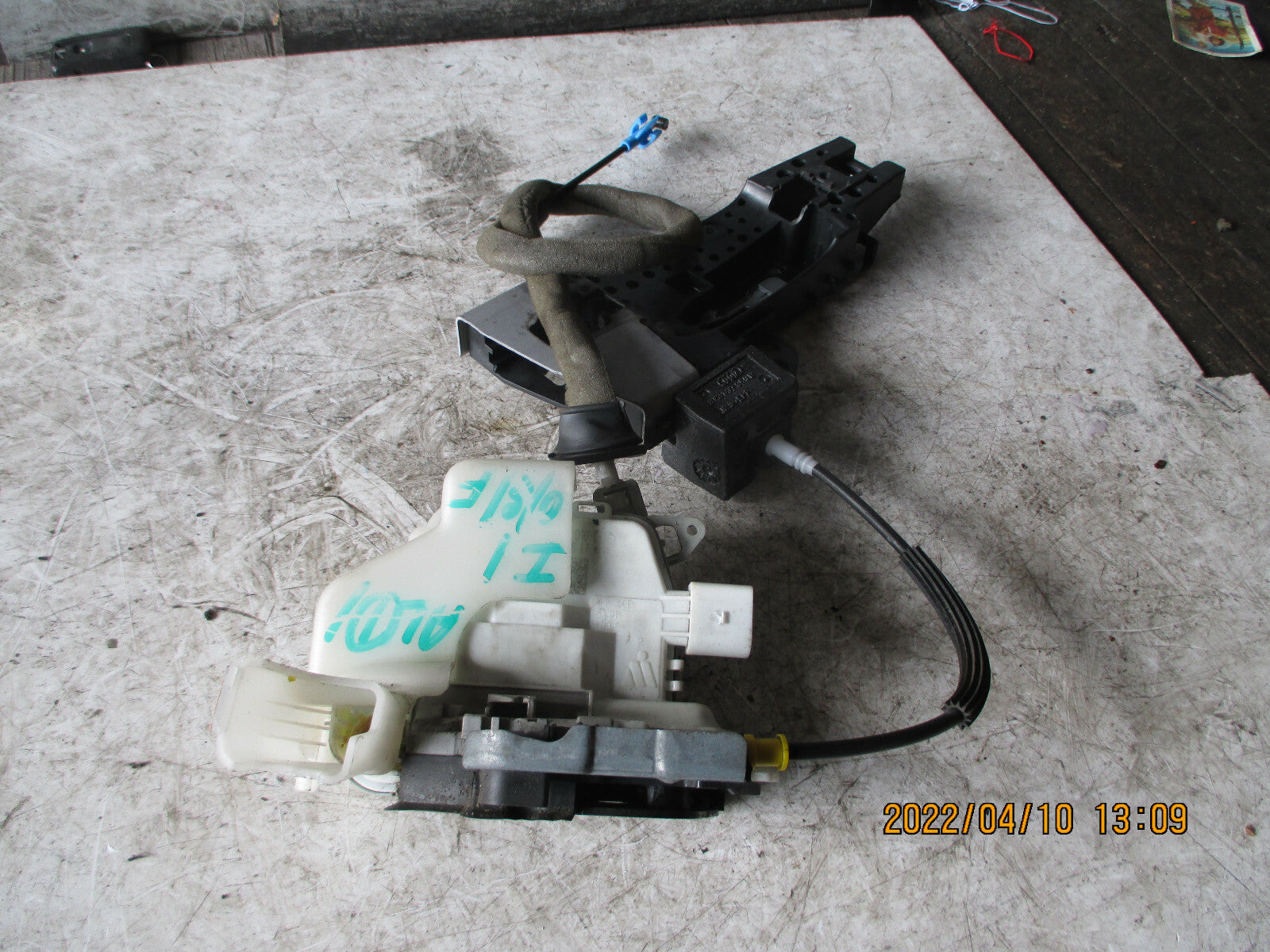 AUDI A1 2015 5 DOOR 8X OSF DRIVER SIDE FRONT DOOR LOCK MECHANISM