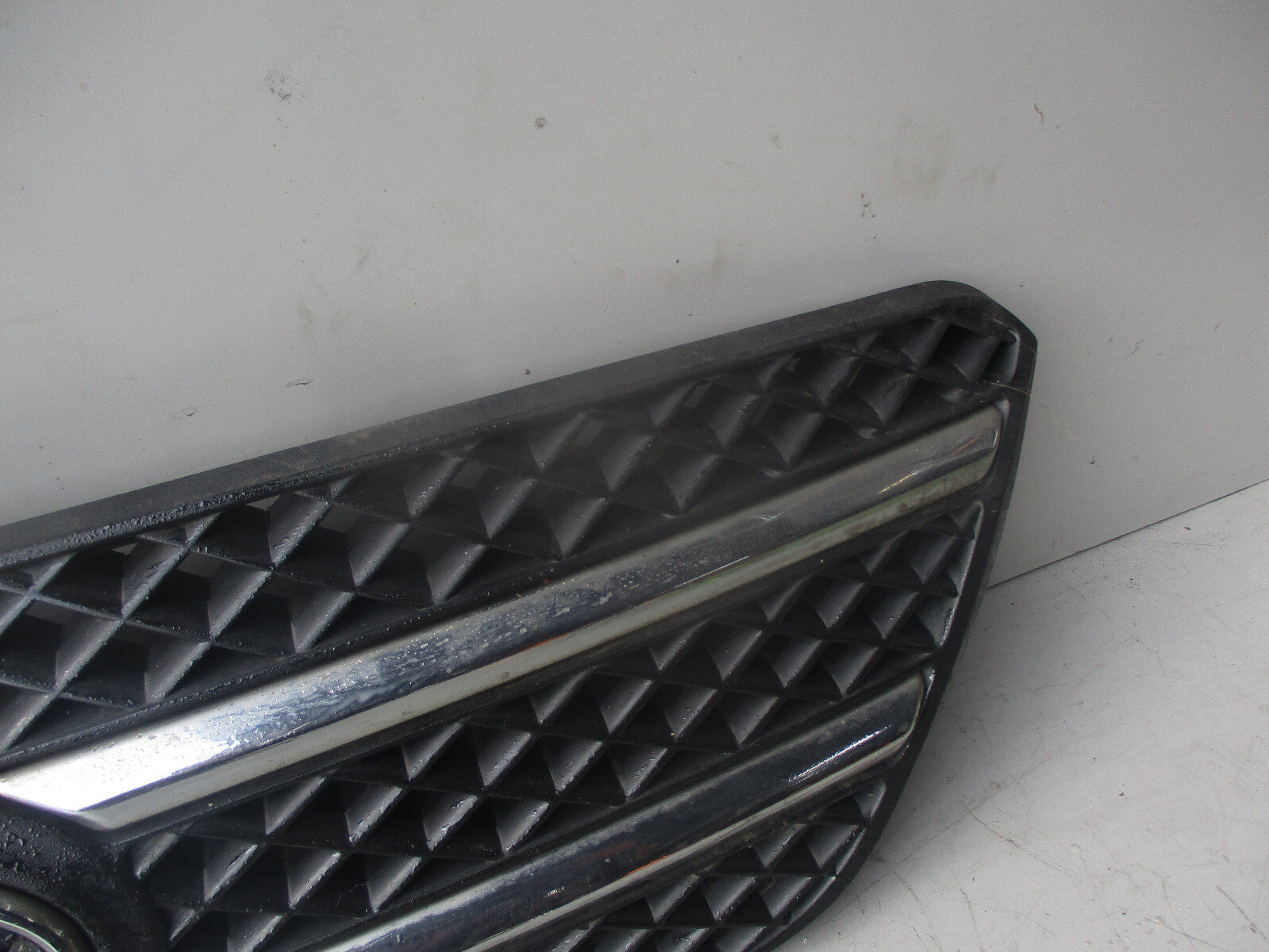 KIA CEED 2008 FRONT CENTRE BUMPER GRILL 863501H000