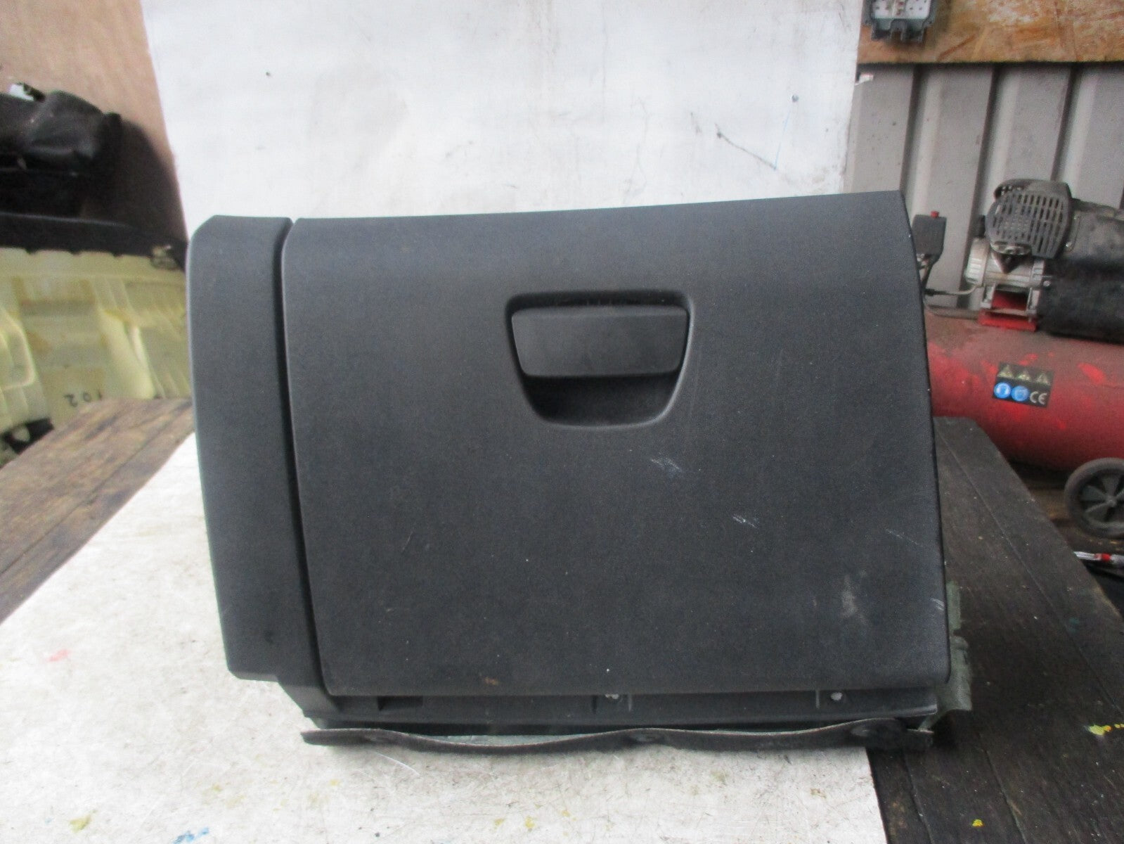 PEUGEOT 208 2018 GLOVE BOX STORAGE COMPARTMENT 9674182477