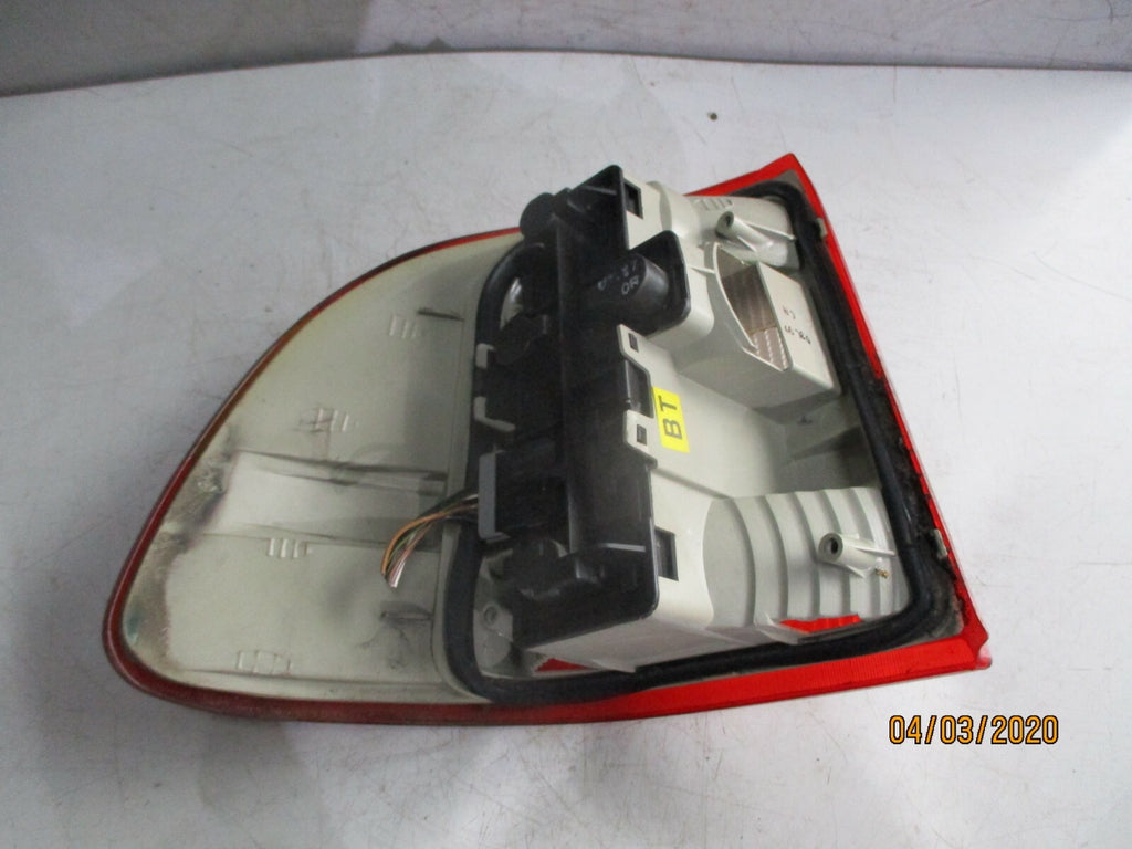 VAUXHALL ASTRA MK3 SALOON 1998 OSR DRIVER SIDE REAR BRAKE TAIL LIGHT UNIT 5006